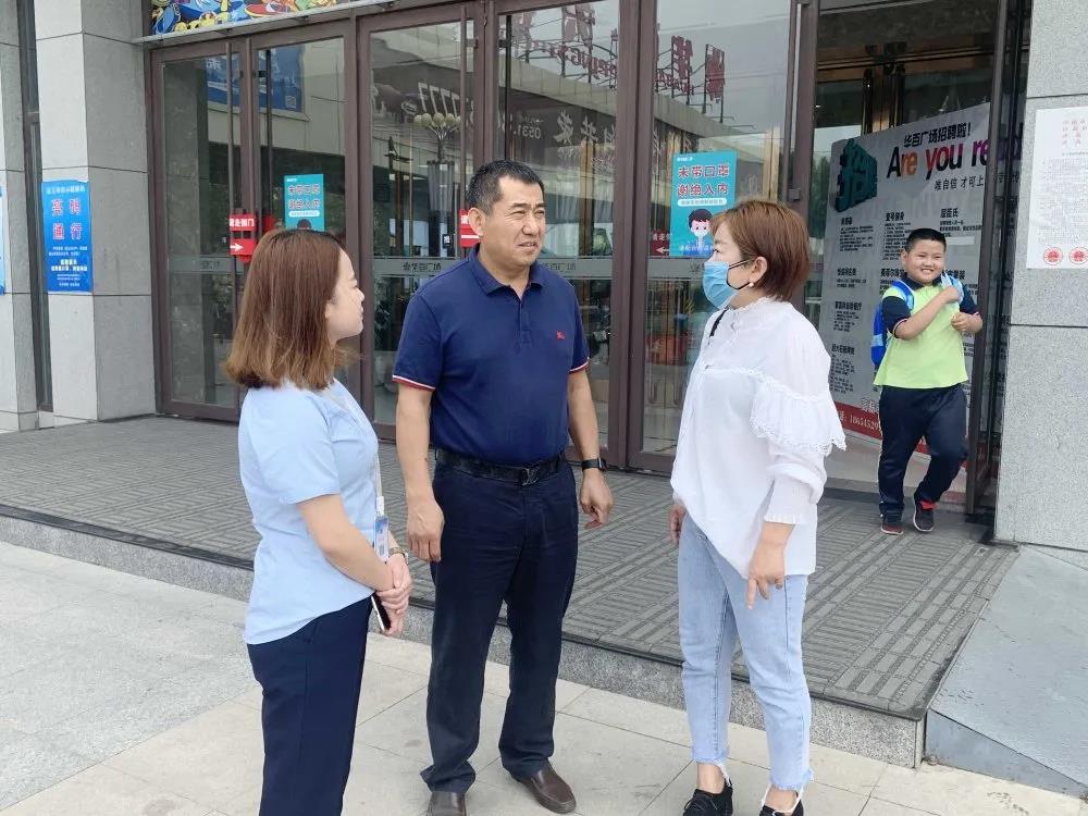 大手牽小手 溫情暖童心 —華百?gòu)V場(chǎng)攜手區(qū)婦聯(lián)、肯德基開(kāi)展六一兒童節(jié)獻(xiàn)愛(ài)心活動(dòng)