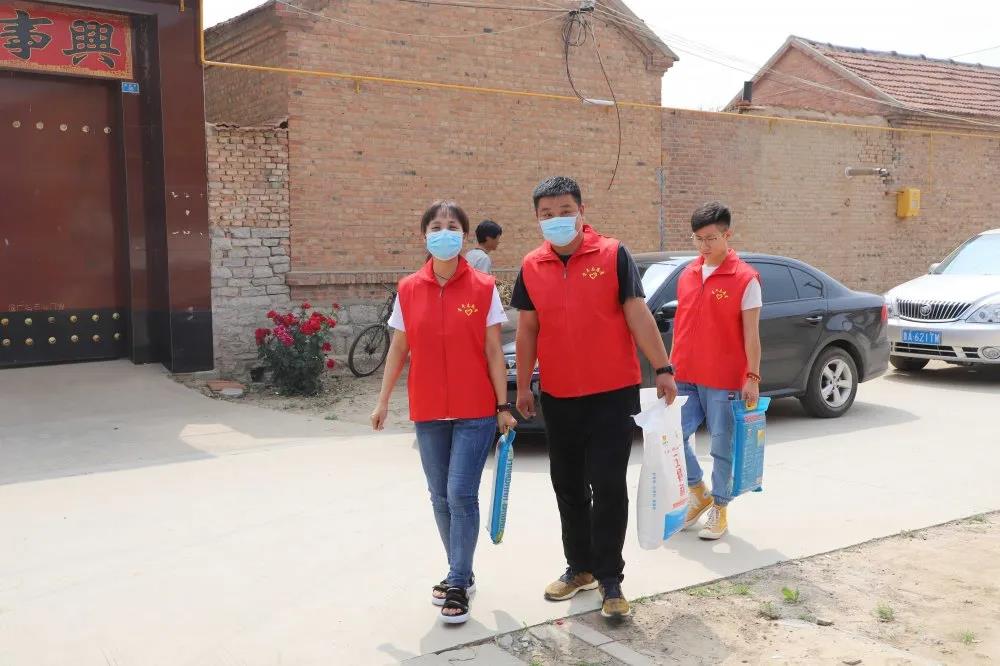 扶貧濟(jì)困獻(xiàn)愛心 真情幫扶暖人心 —長(zhǎng)田實(shí)業(yè)團(tuán)委開展“金暉助老?青年文明號(hào)送溫暖”活動(dòng) 扶貧濟(jì)困獻(xiàn)愛心 真情幫扶暖人心 —長(zhǎng)田實(shí)業(yè)團(tuán)委開展“金暉助老?青年文明號(hào)送溫暖”活動(dòng)