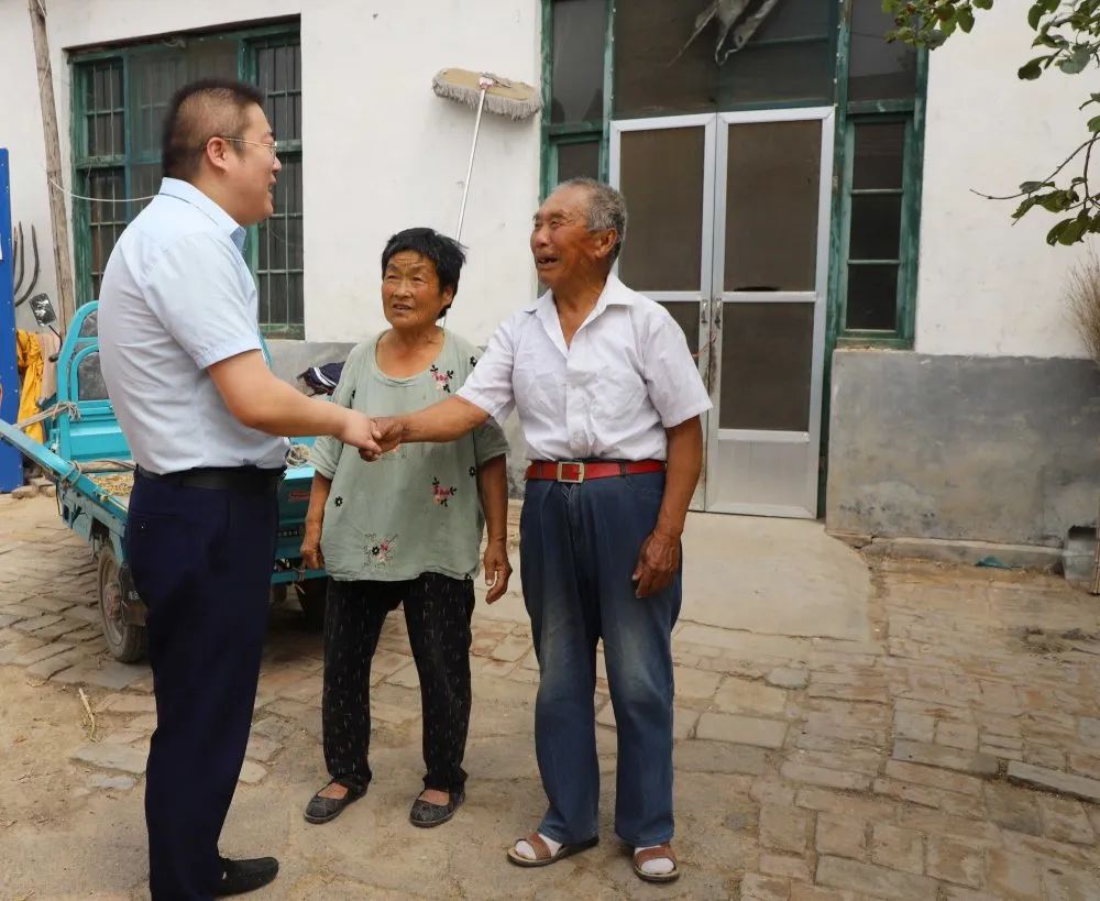 扶貧濟(jì)困獻(xiàn)愛心 真情幫扶暖人心 —長(zhǎng)田實(shí)業(yè)團(tuán)委開展“金暉助老?青年文明號(hào)送溫暖”活動(dòng) 扶貧濟(jì)困獻(xiàn)愛心 真情幫扶暖人心 —長(zhǎng)田實(shí)業(yè)團(tuán)委開展“金暉助老?青年文明號(hào)送溫暖”活動(dòng)