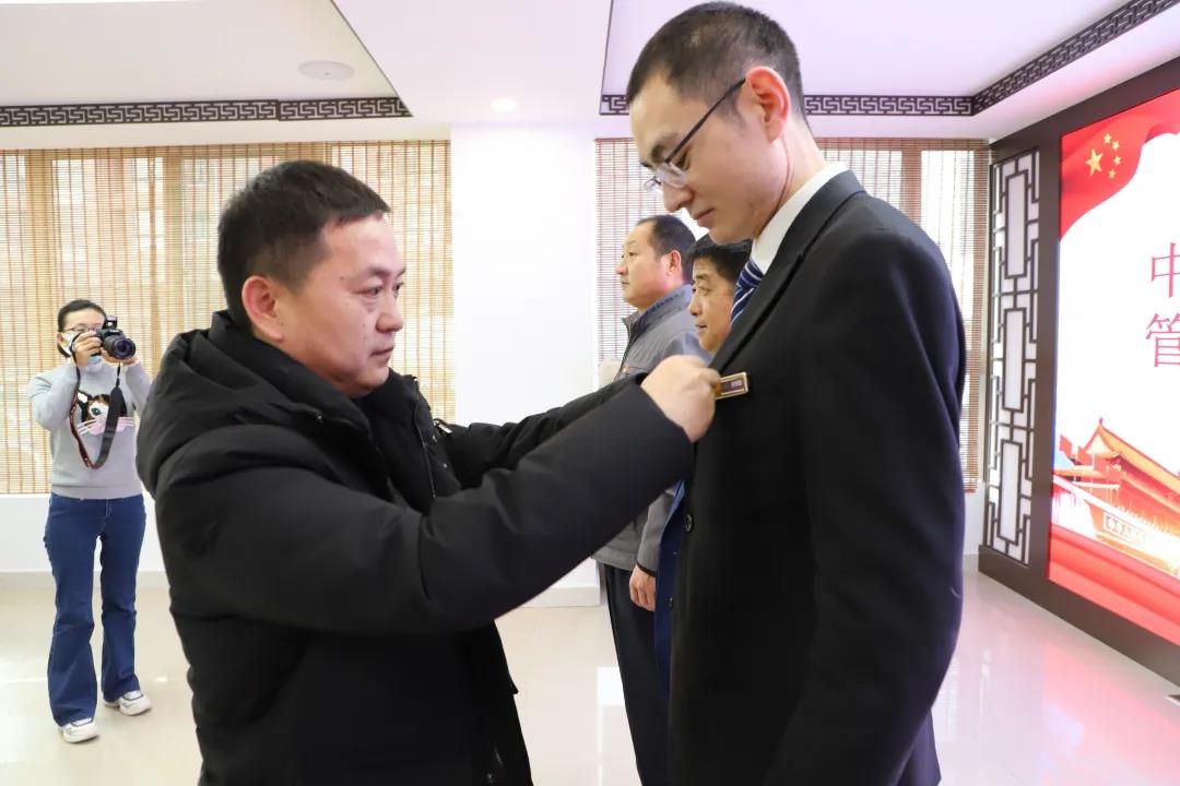 黨建引領(lǐng)促發(fā)展 紅色物業(yè)譜新篇—長(zhǎng)田物業(yè)黨支部暨新元社區(qū)首家“紅色物業(yè)”黨支部成立了