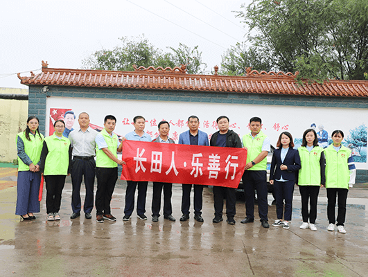 慰問孤寡老人 傳遞濃濃溫情 ——長(zhǎng)田實(shí)業(yè)董事長(zhǎng)張勇為濟(jì)陽(yáng)街道敬老院老人送去中秋祝福