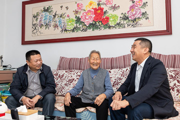 歲月含香 愛在重陽——濟陽區(qū)民政局攜手長田實業(yè)走訪慰問高齡老人